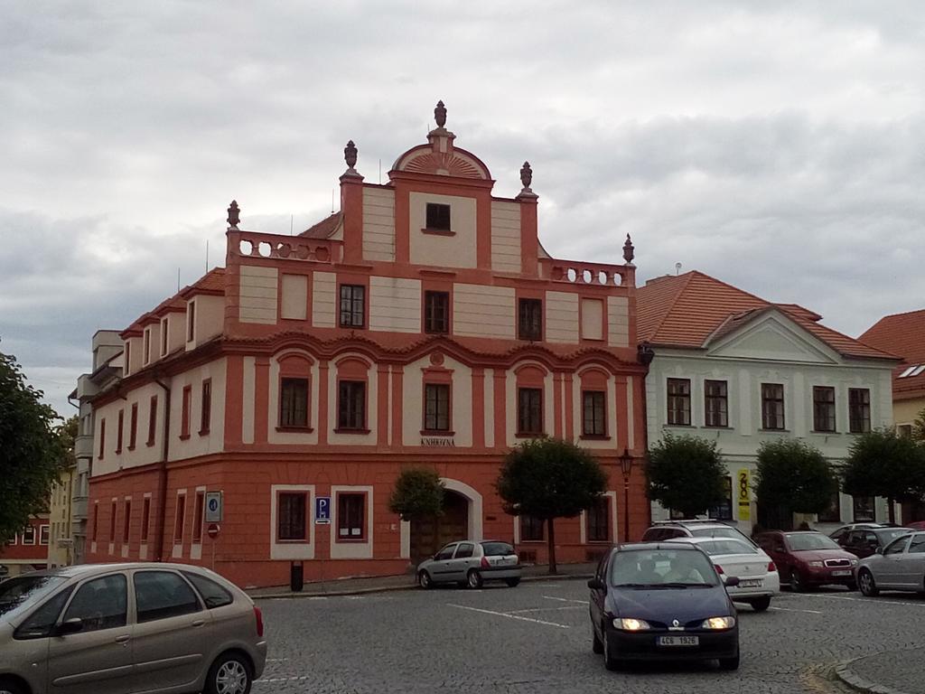 Manhattan Penzion Hotel Písek Exterior photo